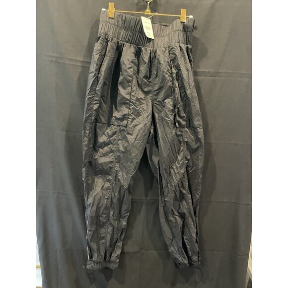 Fabletics Ultra High-Waisted Piped Nylon Pant Black Size Small - Picture 1 of 3
